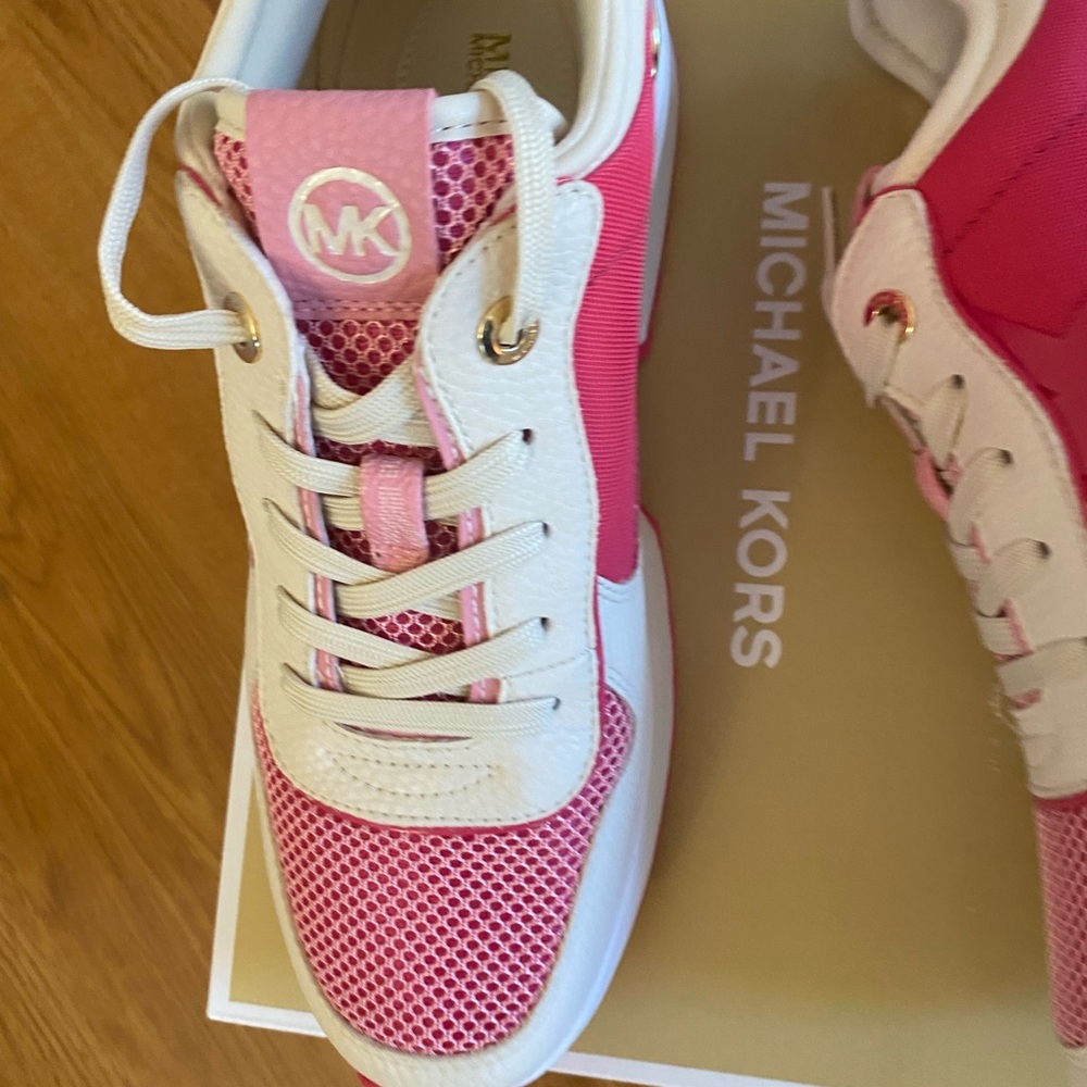 New women’s Michael Kors Sz 7.5 shoes pink platform - Picture 3 of 7